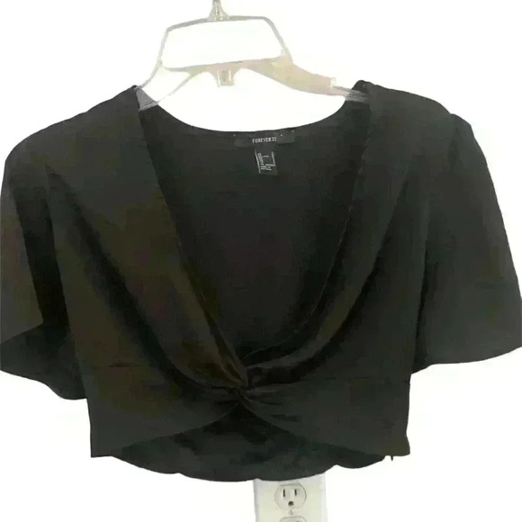 FOREVER 21 black sateen cropped low v-neck size Small - Picture 1 of 4